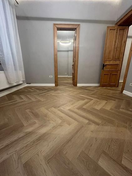 Apartament cu 5 camere decomandat în Peninsula