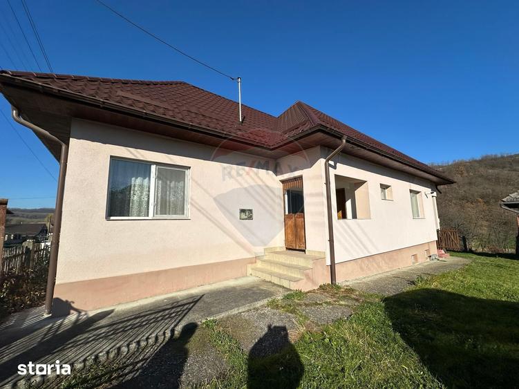 Casă cu 3 camere cu Teren 2500 Mp în Benesat