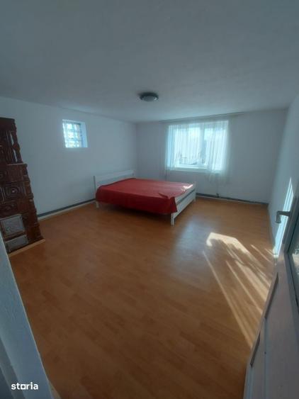 Casă cu 4 camere în Priseaca