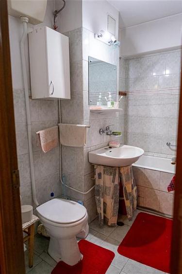 Apartament cu 4 camere decomandat în Decebal
