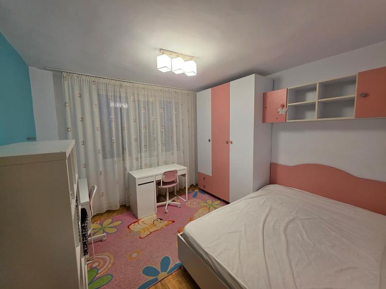 Apartament cu 3 camere decomandat în Alexandru cel Bun