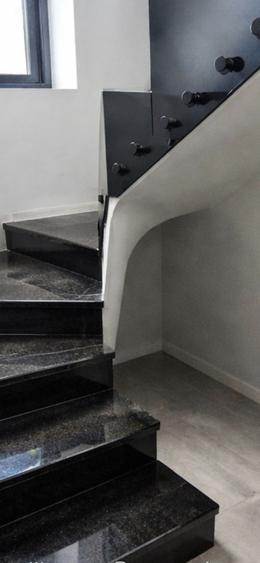 Casă individuală cu 4 camere cu Canalizare în Tineretului