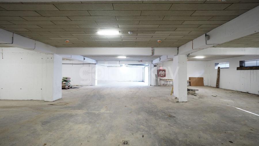 Apartament cu 4 camere semidecomandat în Băneasa