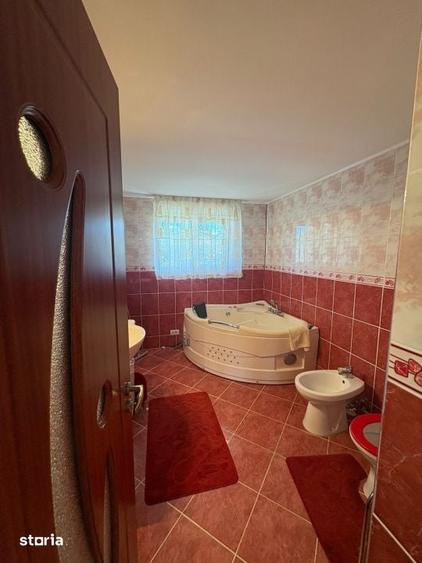 Casă cu 6 camere cu Teren 2000 Mp în Mocira