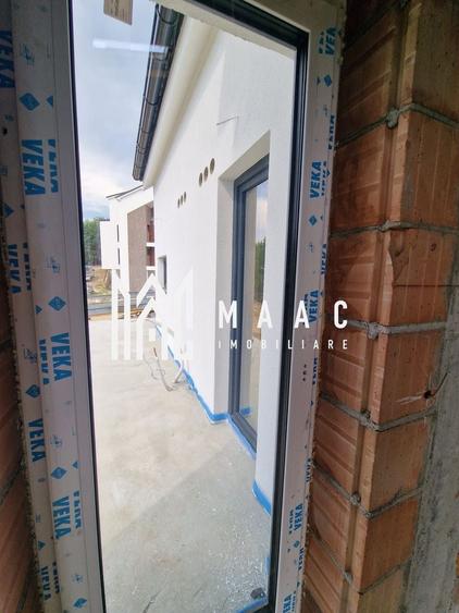 Apartament cu 4 camere decomandat în Cristian