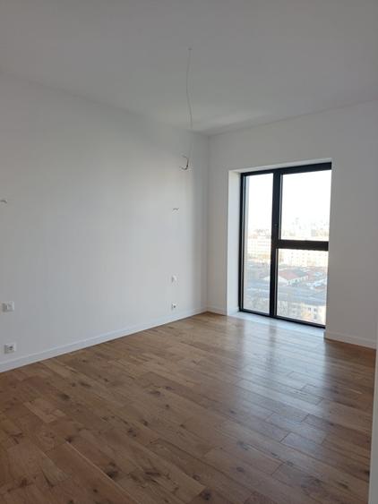 Apartament cu 3 camere semidecomandat în Cotroceni