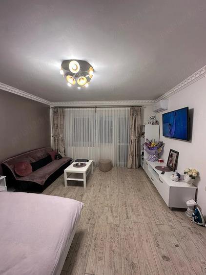 Garsonieră decomandată în Decebal