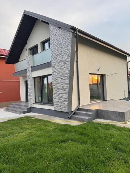 Casă individuală cu 4 camere cu Canalizare în Clinceni