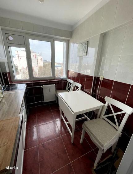 Apartament cu 3 camere semidecomandat, mobilat în Dămăroaia