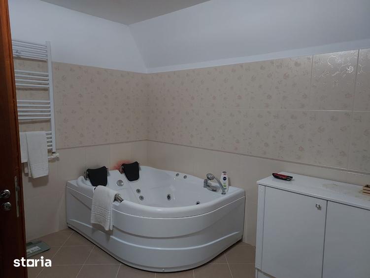 Casă cu 5 camere cu Teren 1800 Mp în Moara