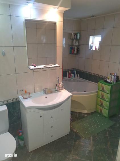 Casă cu 4 camere cu Teren 200 Mp în Central