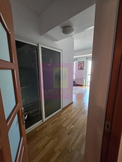 Apartament cu 4 camere decomandat, mobilat în Decebal