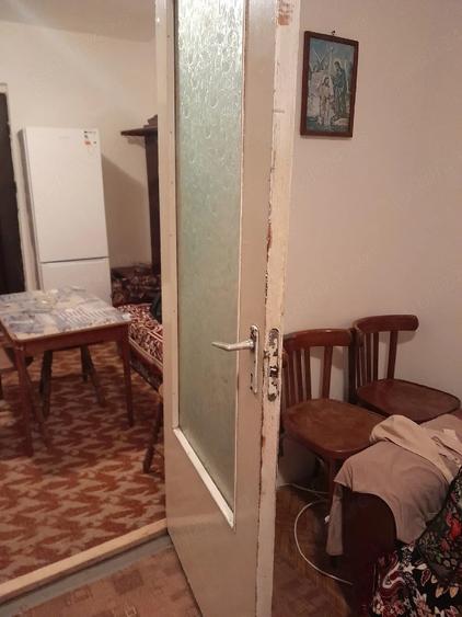 Apartament cu 2 camere semidecomandat în Sărari
