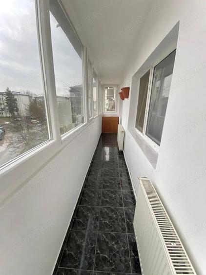 Apartament cu 3 camere semidecomandat în 1 Decembrie