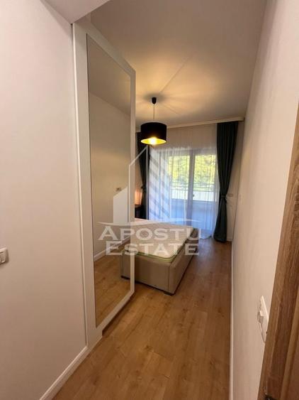 Apartament cu 3 camere semidecomandat, mobilat în Central