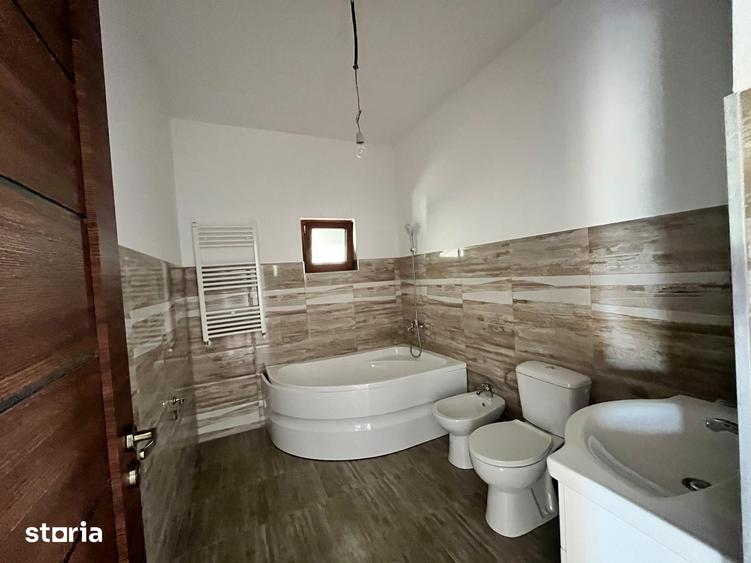 Casă cu 4 camere cu Teren 500 Mp în Central