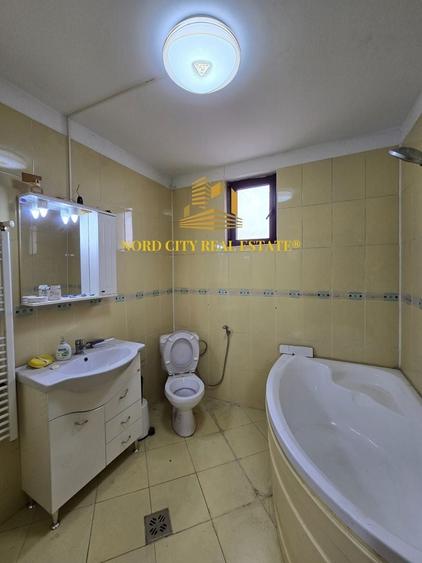 Casă individuală cu 7 camere cu Canalizare în Colentina