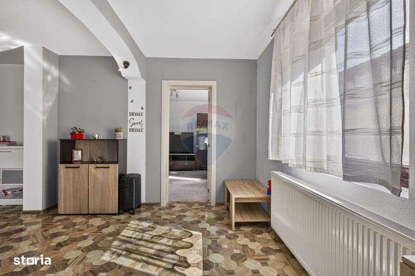 Casă cu 4 camere în Central