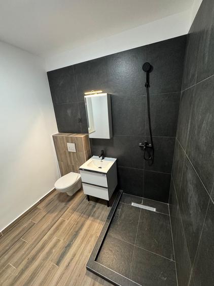 Duplex cu 4 camere cu Canalizare în Central