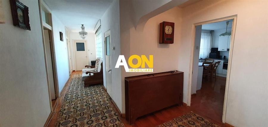 Apartament cu 4 camere decomandat, mobilat în Cetate