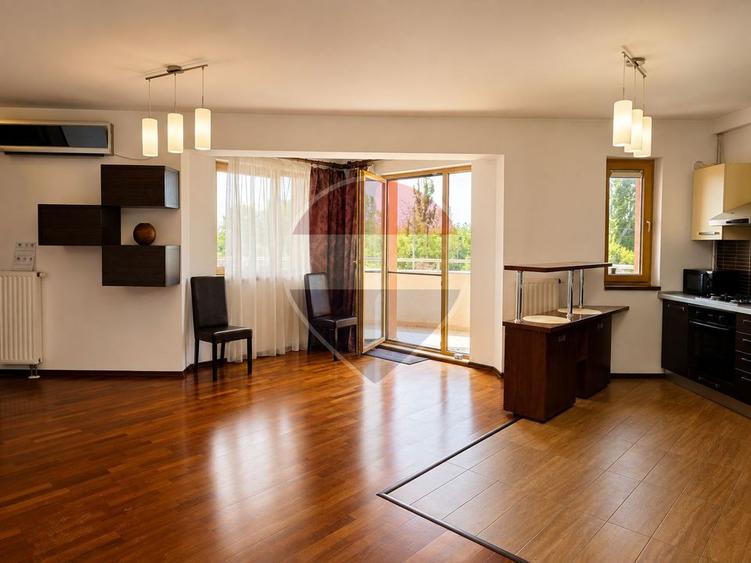 Apartament cu 3 camere semidecomandat, mobilat în P-ta Presei Libere