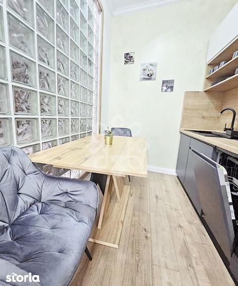 Apartament cu 3 camere semidecomandat în Orașul Nou