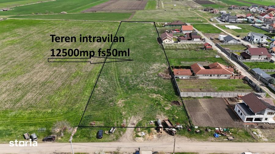 Teren de 12500 mp, în Livada