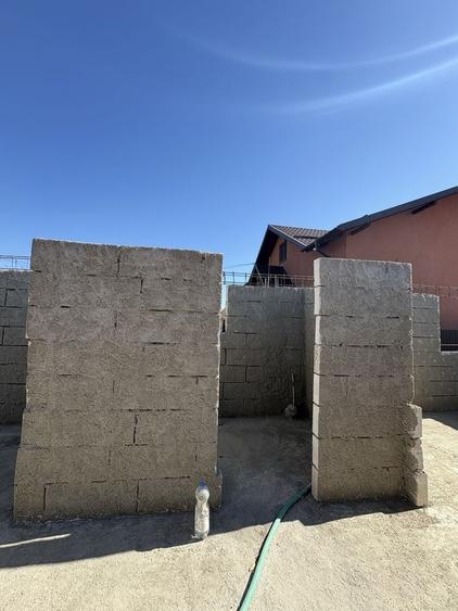 Casă cu 4 camere în Tomșani