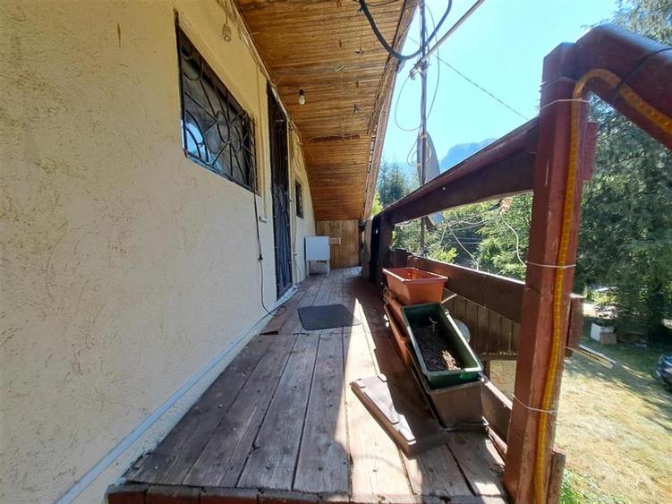 Casă individuală cu 7 camere cu Teren 1660 Mp în Pietroasa