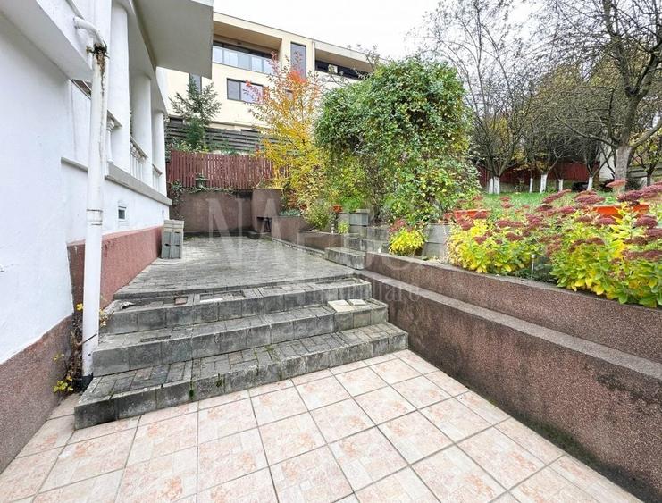 Casă individuală cu 5 camere cu Canalizare în Central
