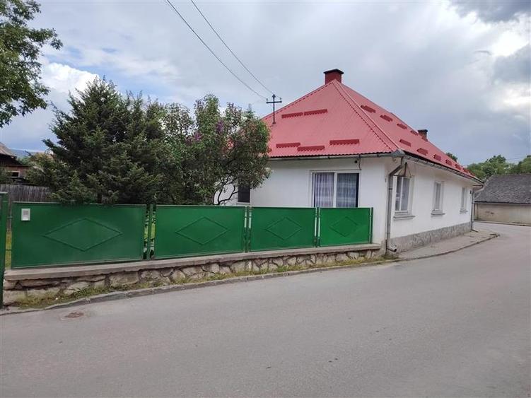 Casă individuală cu 3 camere cu Canalizare în Central
