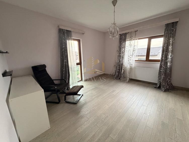 Casă individuală cu 5 camere cu Teren 500 Mp în Gruia
