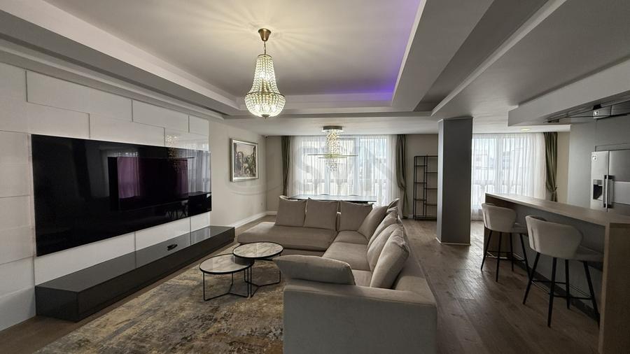 Apartament cu 5 camere decomandat, mobilat în Herăstrău