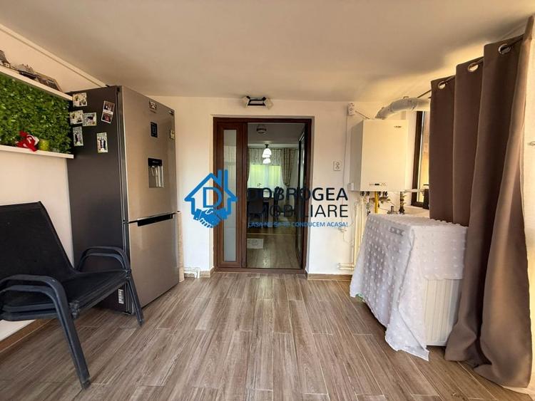 Casă individuală cu 4 camere cu Canalizare în Ultracentral