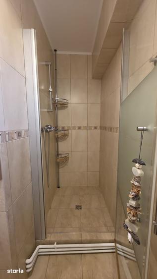 Apartament cu 4 camere în Văcăresti