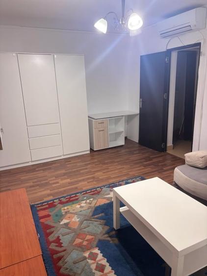 Apartament cu 2 camere semidecomandat, mobilat în Brazda lui Novac