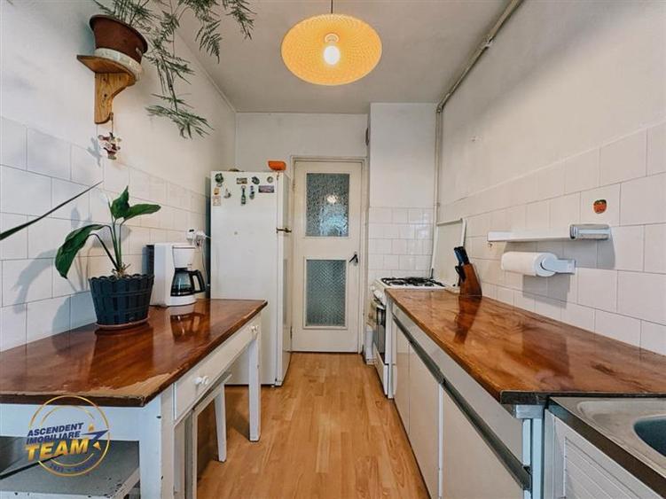 Apartament cu 2 camere decomandat în Florilor