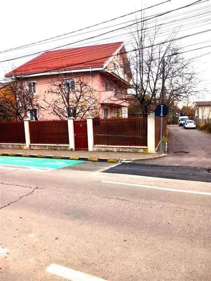 Casă individuală cu 10 camere cu Canalizare în 9 Mai