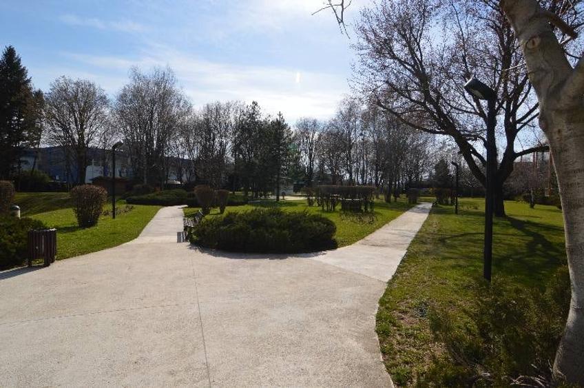 Birou, de 728 mp, în P-ta Presei Libere