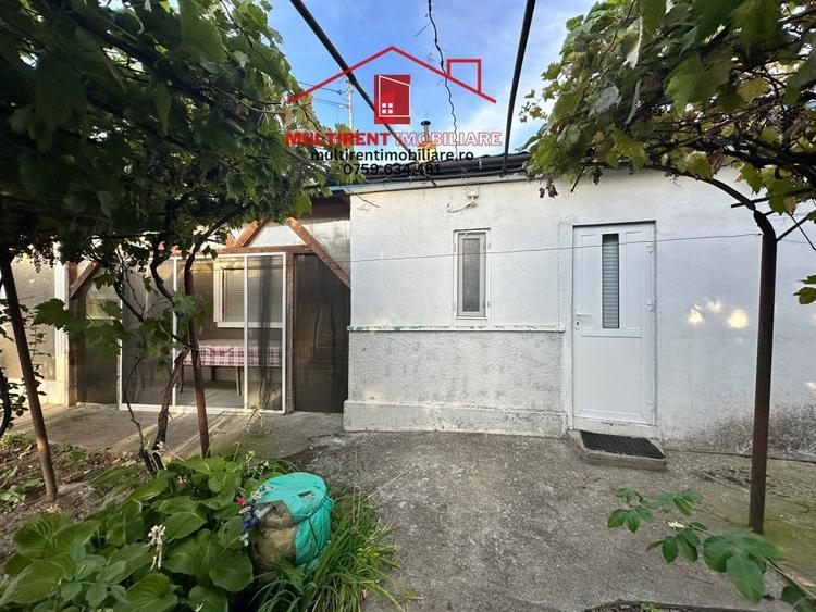 Casă individuală cu 3 camere cu Canalizare în Exterior Est