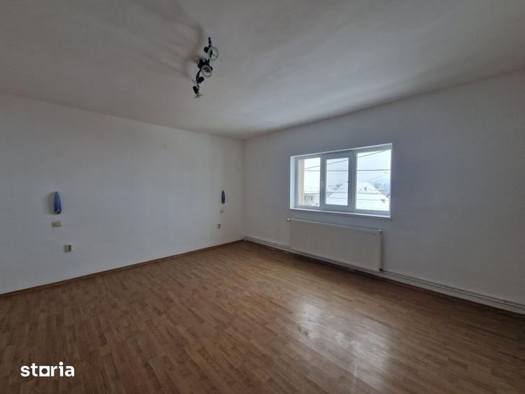 Casă cu 4 camere cu Teren 700 Mp în Recea