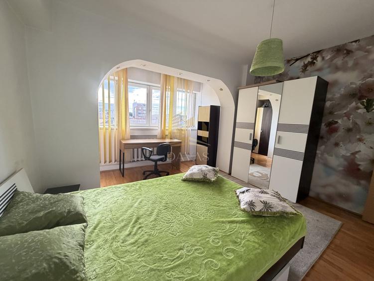 Apartament cu 3 camere decomandat, mobilat în Central