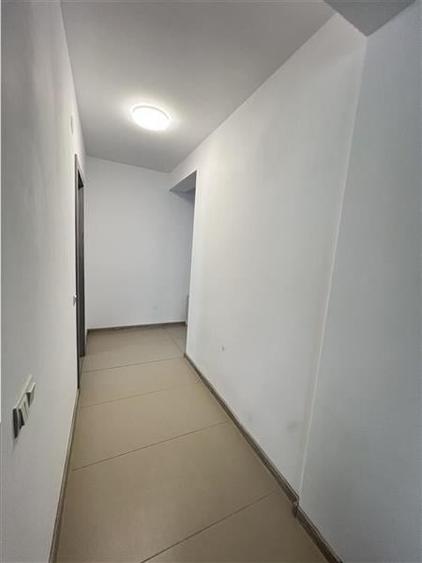 Apartament cu 3 camere decomandat, mobilat în Piața Cluj