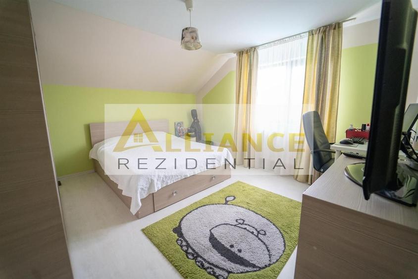 Casă individuală cu 4 camere decomandat cu Piscina în Berceni