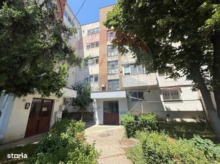 Apartament cu 3 camere decomandat în Capitol