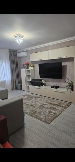 Apartament cu 3 camere decomandat în Lacu