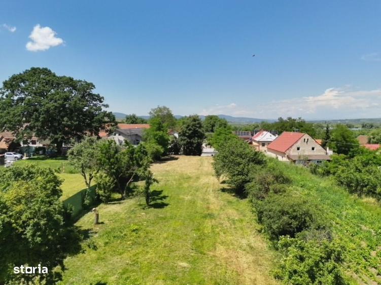 Teren de 1251 mp, în Rotbav