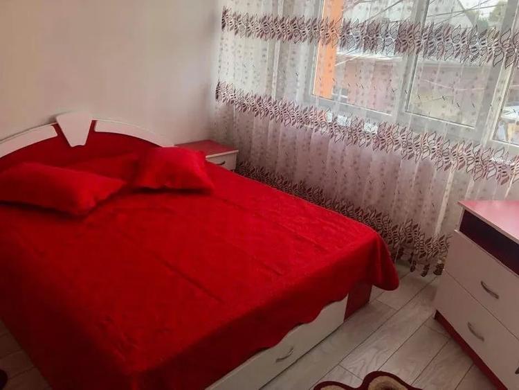 Apartament cu 4 camere decomandat, mobilat în Colentina