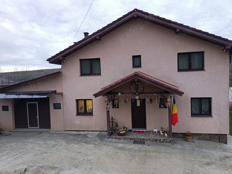 Casă cu 6 camere cu Teren 800 Mp în Central