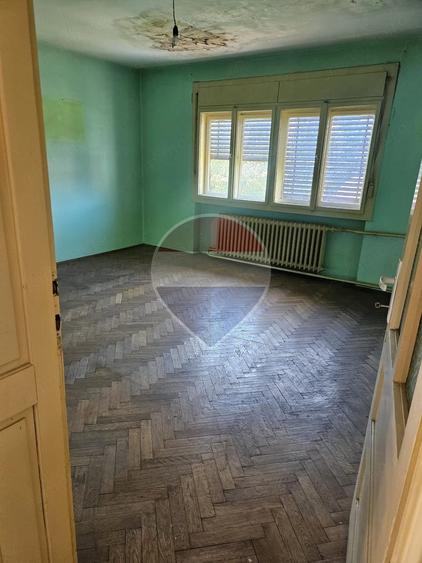 Casă cu 6 camere cu Teren 631 Mp în Ultracentral